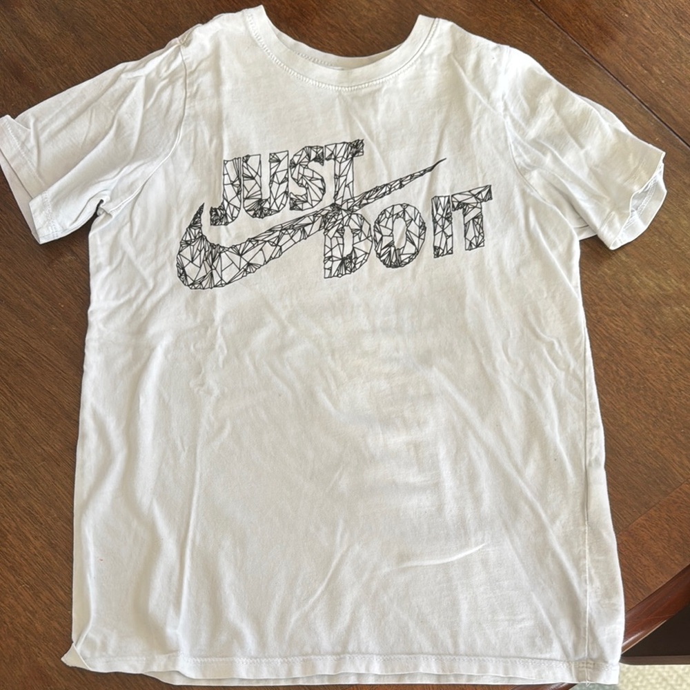 Nike White Graphic Tee